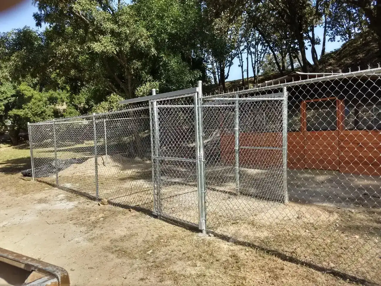 Instalación de malla ciclónica galvanizada en Guadalajara, Jalisco