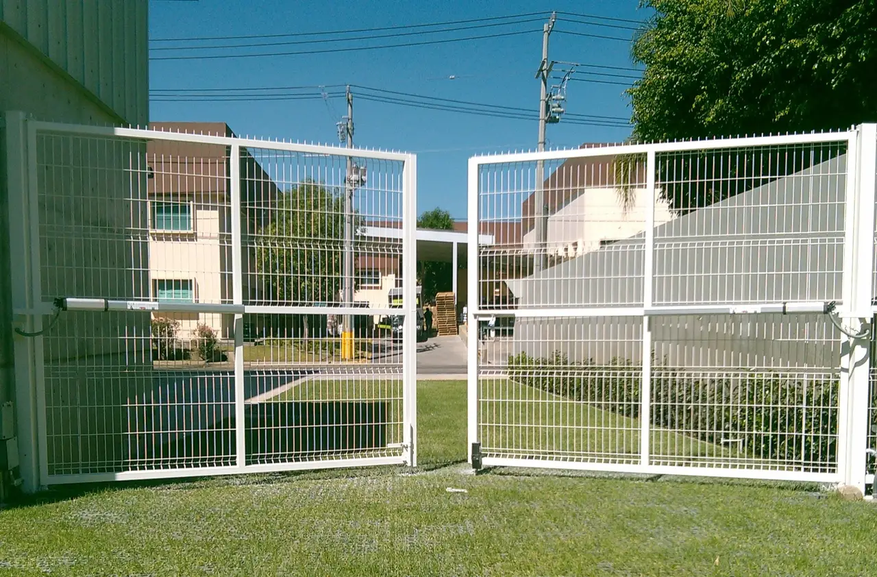 Instalación de euroreja y paneles de acero en fraccionamientos de Guadalajara